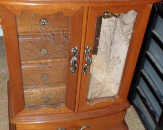 JEWELRY BOX
