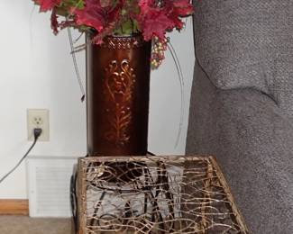 IRON SIDE TABLE - FLORAL ARRANGEMENT