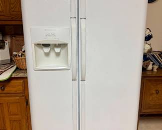 Kitchen fridge in great shape 
