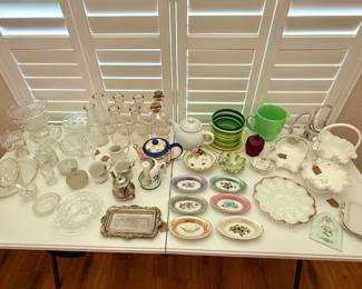 Glassware & Fenton pieces 
