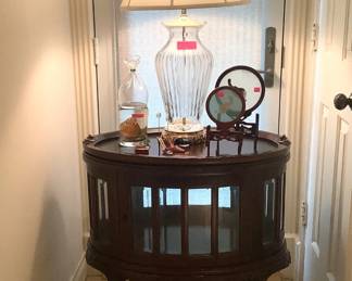 Display cabinet/butlers tray
