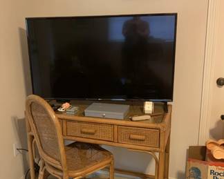Desk, Chair & TV