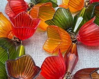 1960s flower necklace