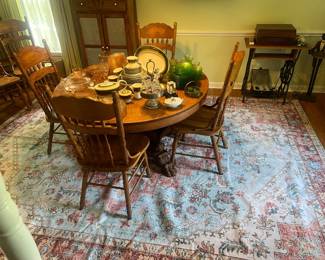 Oak table with 2 leaves and 8 chairs
