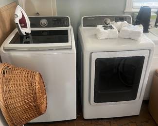 Washer dryer set