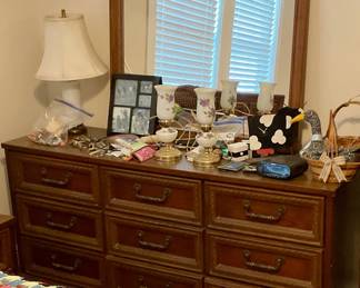 Nice mid century modern dresser