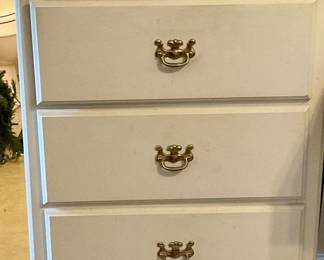 Smaller chest of drawers