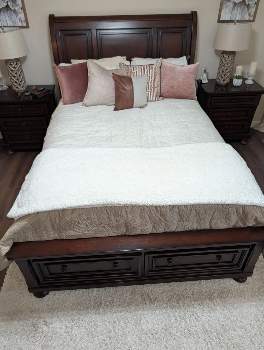 Queen Porter Bed with storage 