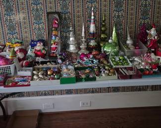 Glass Christmas decorations 