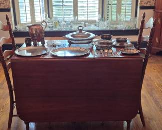 Henkle Harris Dining table