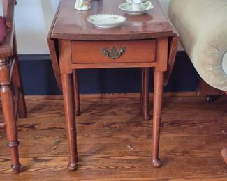 Suters gate leg end table
