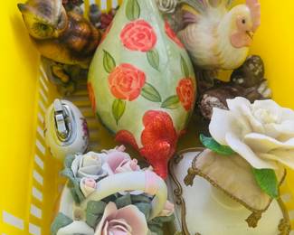 Ceramic rooster figurine Owl figurine Decorative floral basket arrangement Porcelain rose trinket/jewelry box Hand-painted decorative accent pieces Assorted collectible dΓ©cor items