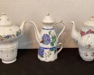 Miniature teapots with cups