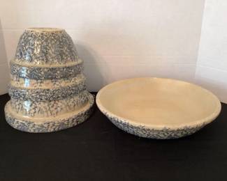Roseville nesting bowls & pie plate