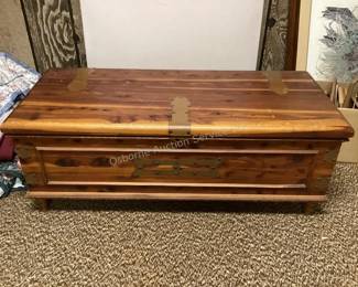 Cedar chest (no lock)