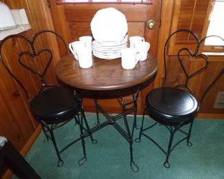 VINTAGE "ICE CREAM PARLOR" TABLE AND CHAIRS