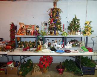 CHRISTMAS DECORATIONS (SEE NEXT 3 PICS)
