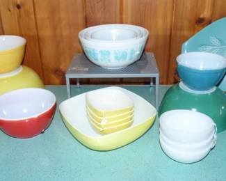 MID CENTURY MODERN FIRE KING & RUSELL WRIGHT MELAMINE TRAY & DIVIDED BOWL