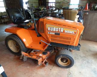 KUBOTA DIESEL G4200 LAWNMOWER (SEE NEXT PIC)