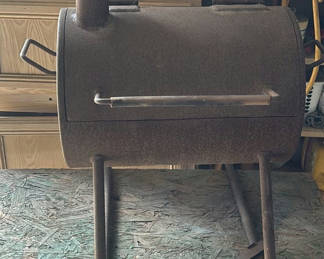 Lot 52: Metal Barrel-Style Charcoal Grill
