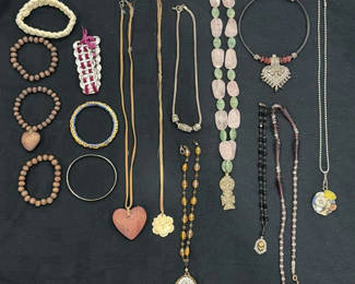 Lot 200: Assorted Jewelry Collection
