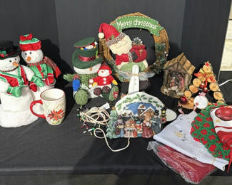 Lot 1: Assorted Christmas Holiday Decorations