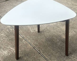 Lot 32: White Triangular Table with Wooden Legs