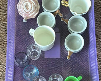Lot 53: Assorted Cups and Glassware Set