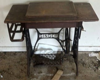 Lot 106: Singer Treadle Sewing Machine Table