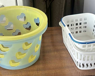Lot 36: Assorted Plastic Storage Baskets