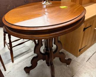 Walnut, oval parlor table. 29" t by 28" w by 23" d. Lovely...