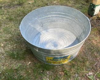 Large galvanized basin. Like new.