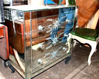 3 drawer mirror dresser