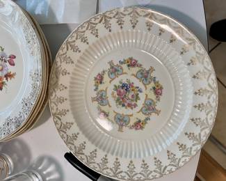 lovely vintage art plates 