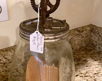 Dazy butter churn