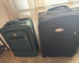 PremiumBag Black Rolling Suitcase and Green P Logo Rolling Suitcase