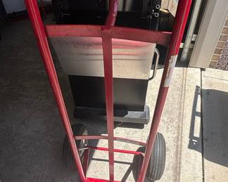 Milwaukee 600 Lb. Capacity Convertible Hand Truck