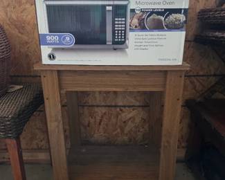 Microwave and microwave cart