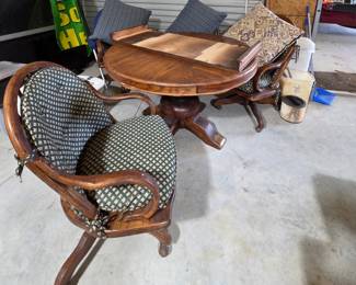Dining table with extending leaf and 4 rolling chairs
