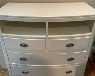 Dresser or buffet chest of drawers