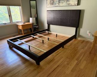 Queen size platform bed