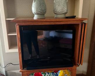 Flat Screen TV & Modes Oak TV Cabinet
