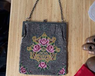 1910s-1920s evening bag features intricate glass beadwork in a floral pattern and a metal clasp