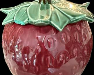 McCoy cookie jar (chip on end of one leaf)