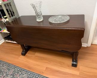 drop-leaf trestle table