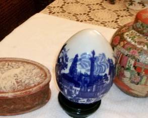 GINGER JAR EGG INCOLAY