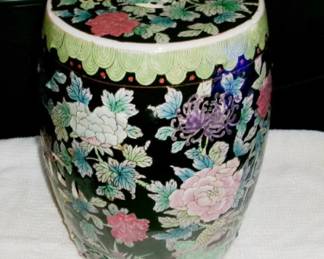 CERAMIC PEDESTAL