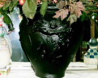 TIFFIN BLACK AMETHYST SATIN VASE