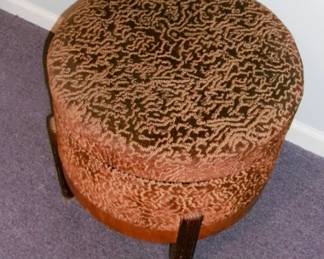 ROTATING HASSOCK