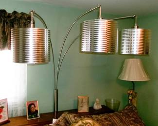 MODERN FLOOR LAMP